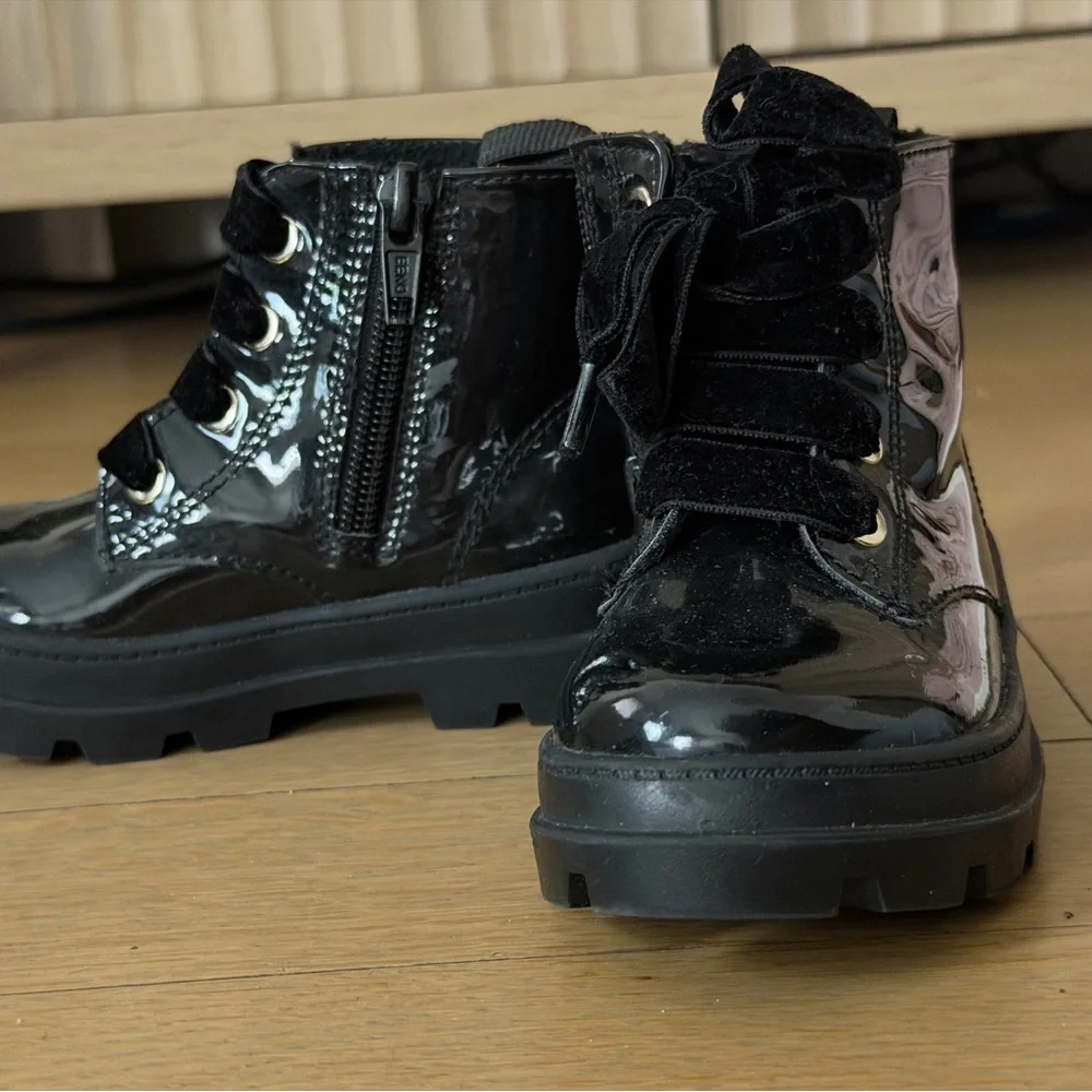 H&M Black Patent Lace-Up Toddler Boots with Velvet Laces Sz 6.5